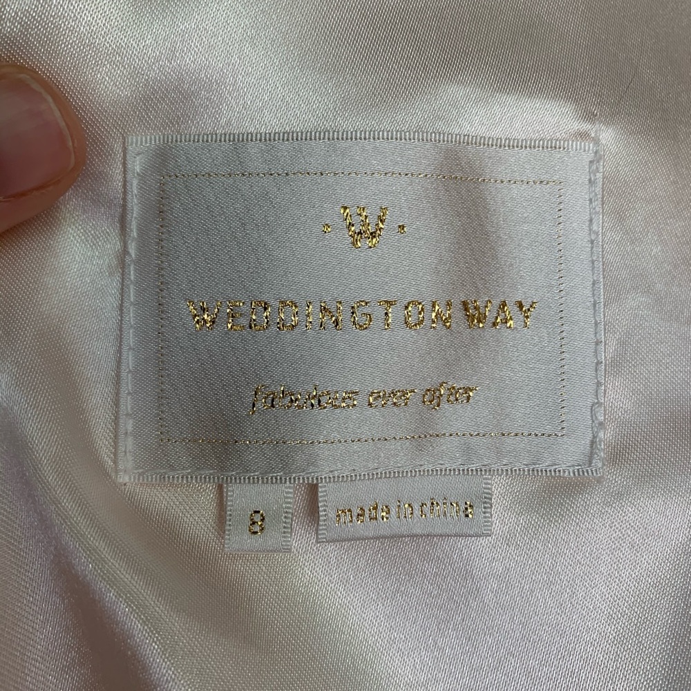 Wedding dress - Picture 8 of 10